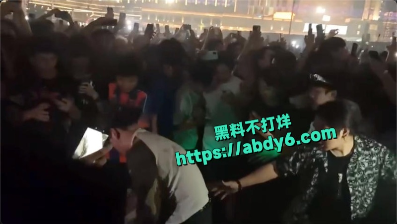 澳门TravisScott演唱会 一群愤青现场斗殴干架 9