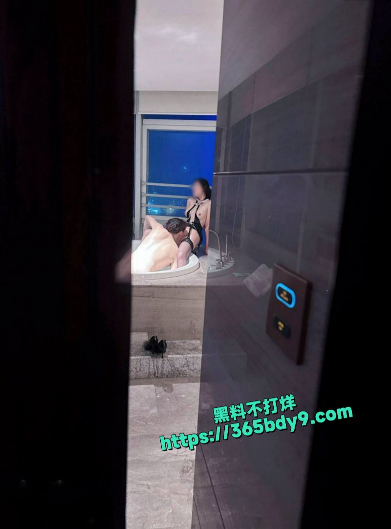 极品女神疯狂骑乘落地窗前后入内射2