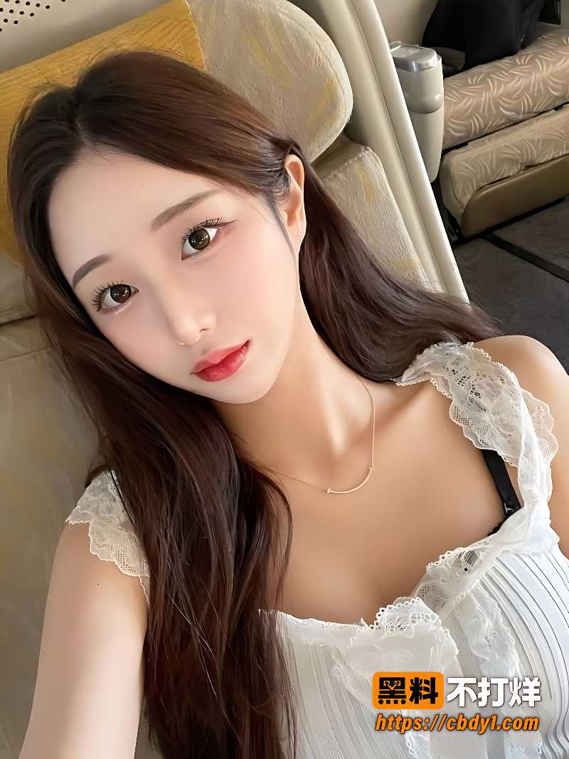 名媛姐深V连体衣跪在床边含肉棒9