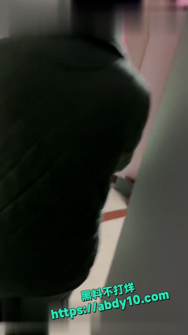 精神小伙与女友 睡梦中被前任抓奸 2