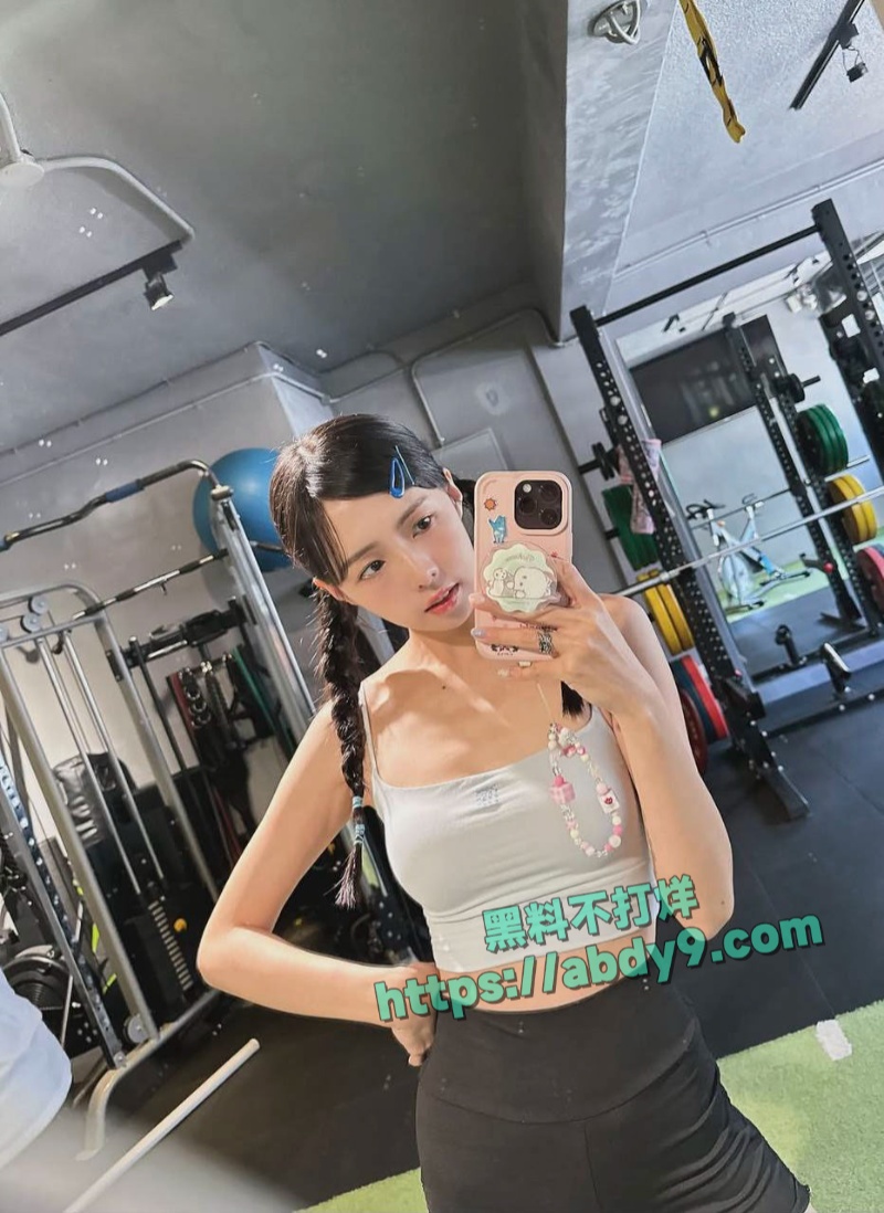 台娱女星简廷芮出轨王品澔席卷网络 21