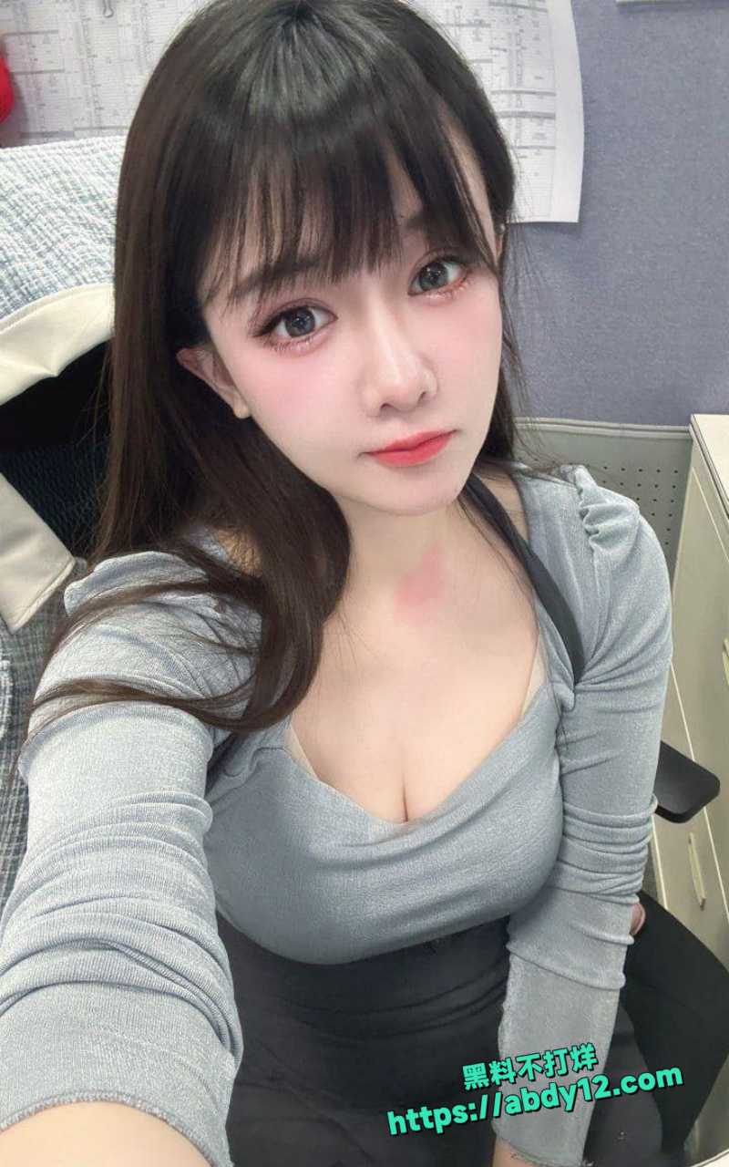 风骚美艳御姐女同事1