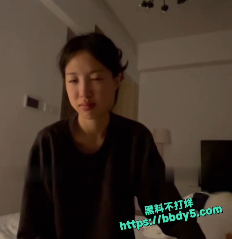 广东中山反差骚妹张倩倩5