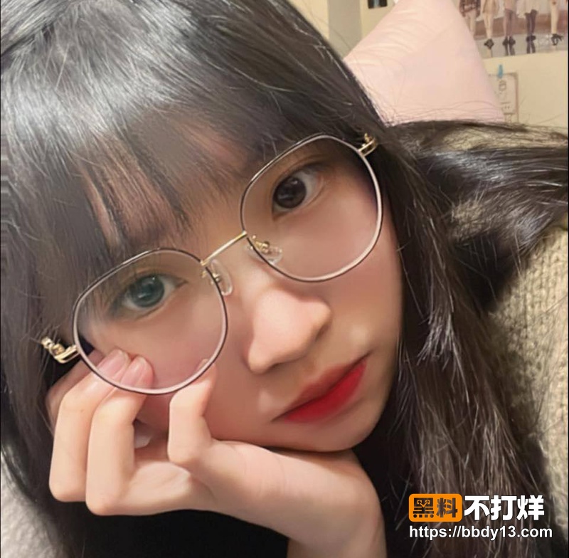 清纯眼镜妹与前男友自拍4