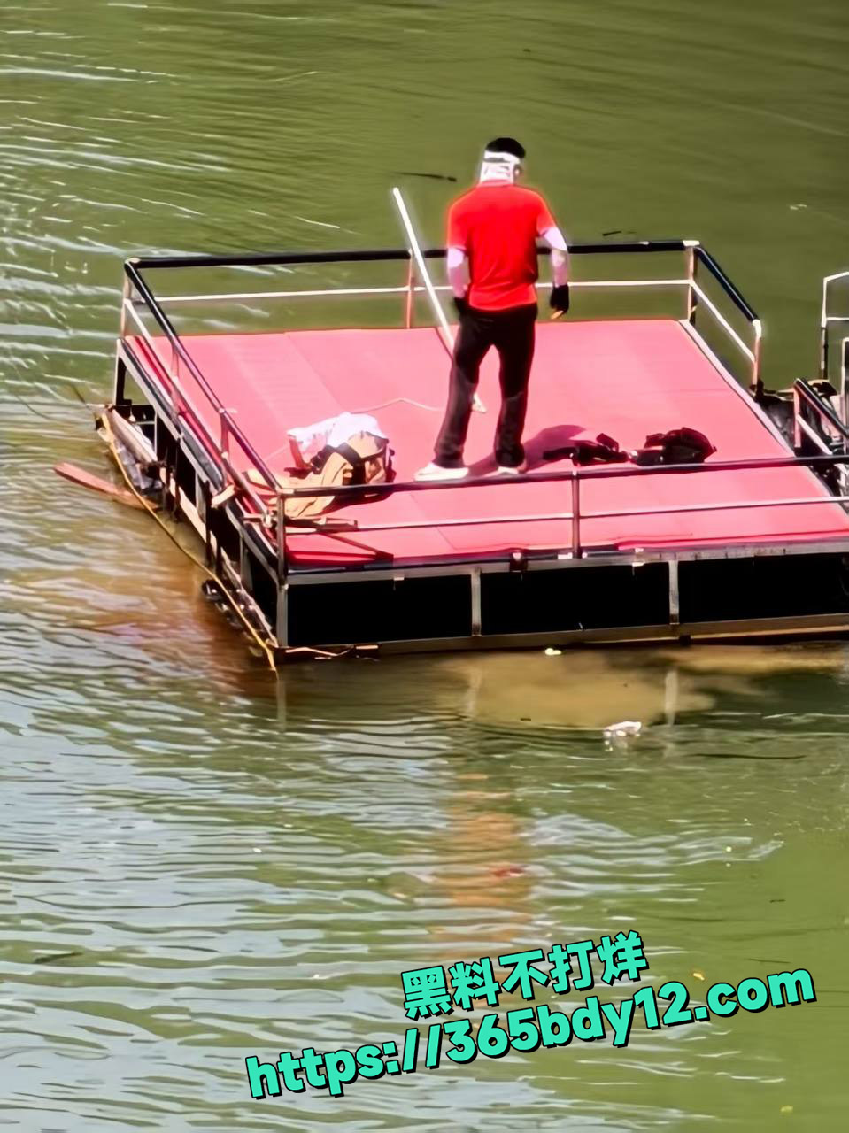 宜昌蹦极绳断裂游客直坠江中 6