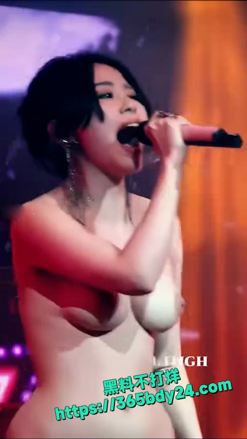 张靓颖脱衣演唱会 10