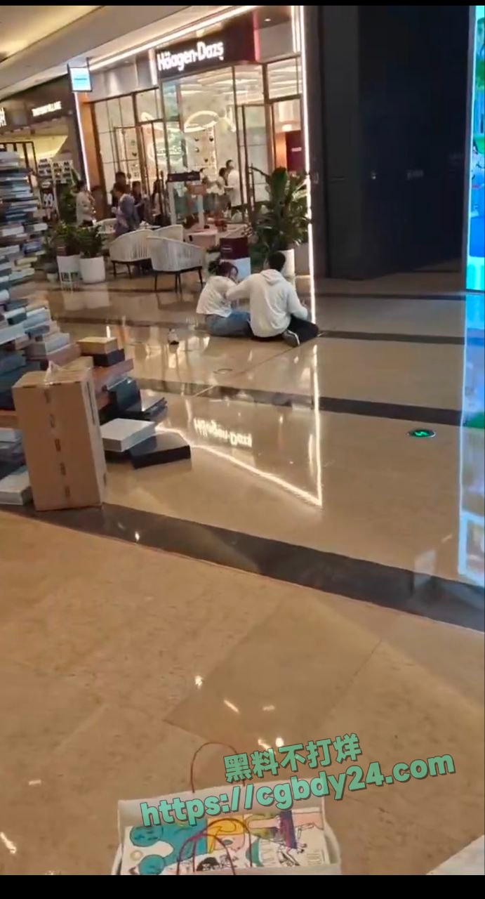 成都太古里持刀伤人 6