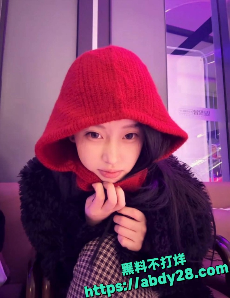 无锡3女1男酒店自拍发抖音14