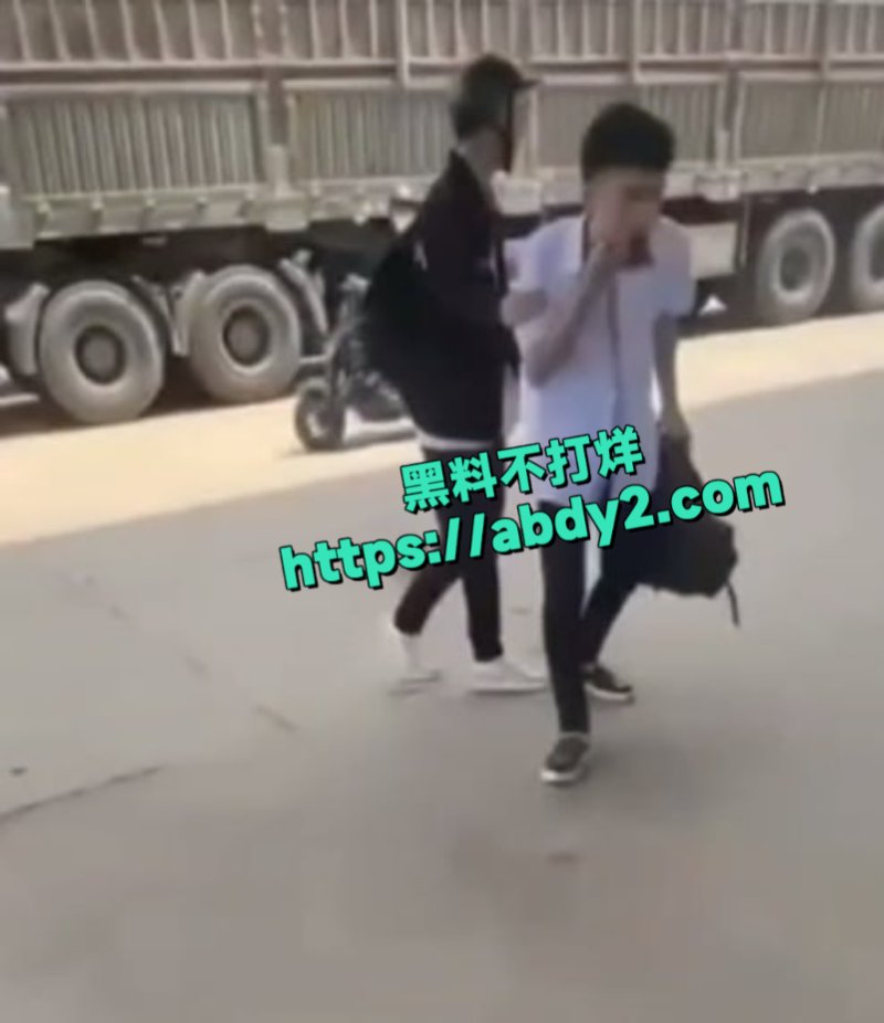 越南胡志明市精神小伙扎脖子5