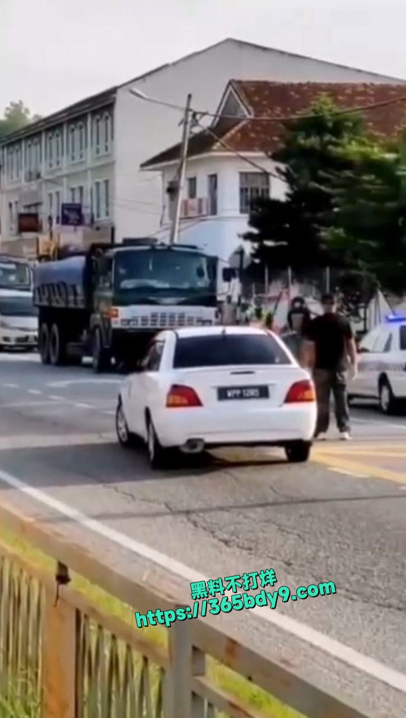 马来西亚疯子闹警局2