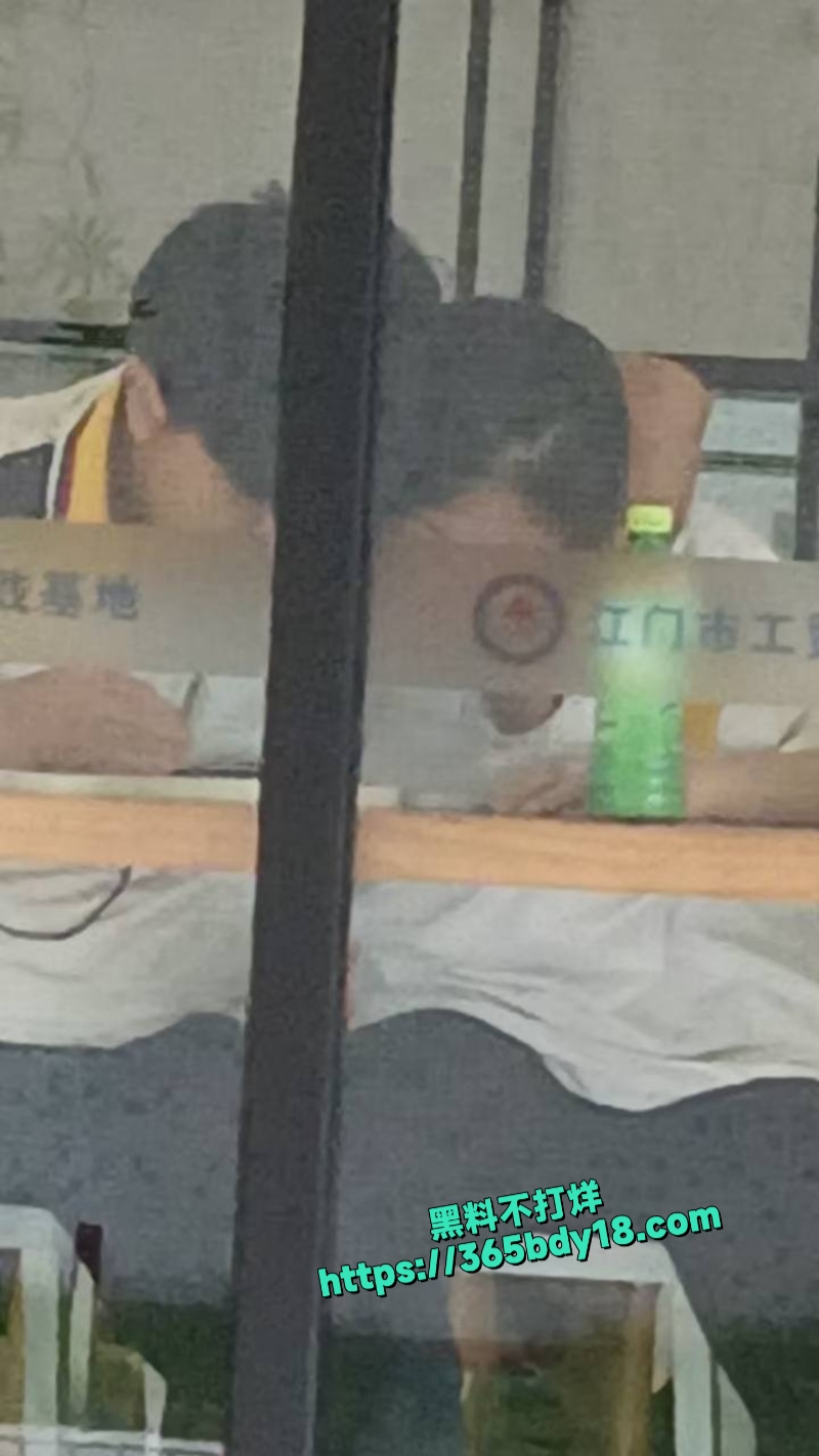江门工贸职业技术学院自习室小情侣偷拍视频泄密 1