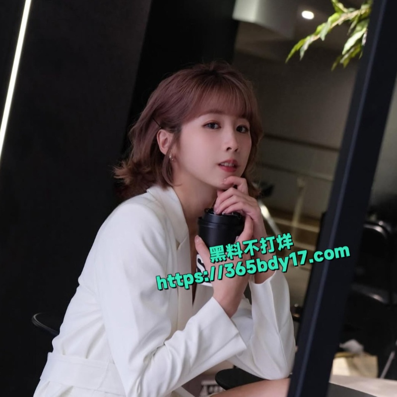极品高颜值短发户外网美提扶妮11