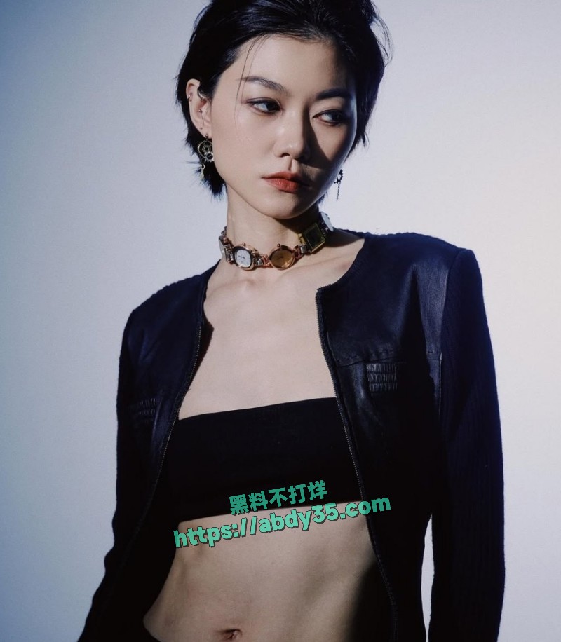 高颜值短发巨乳模特儿13
