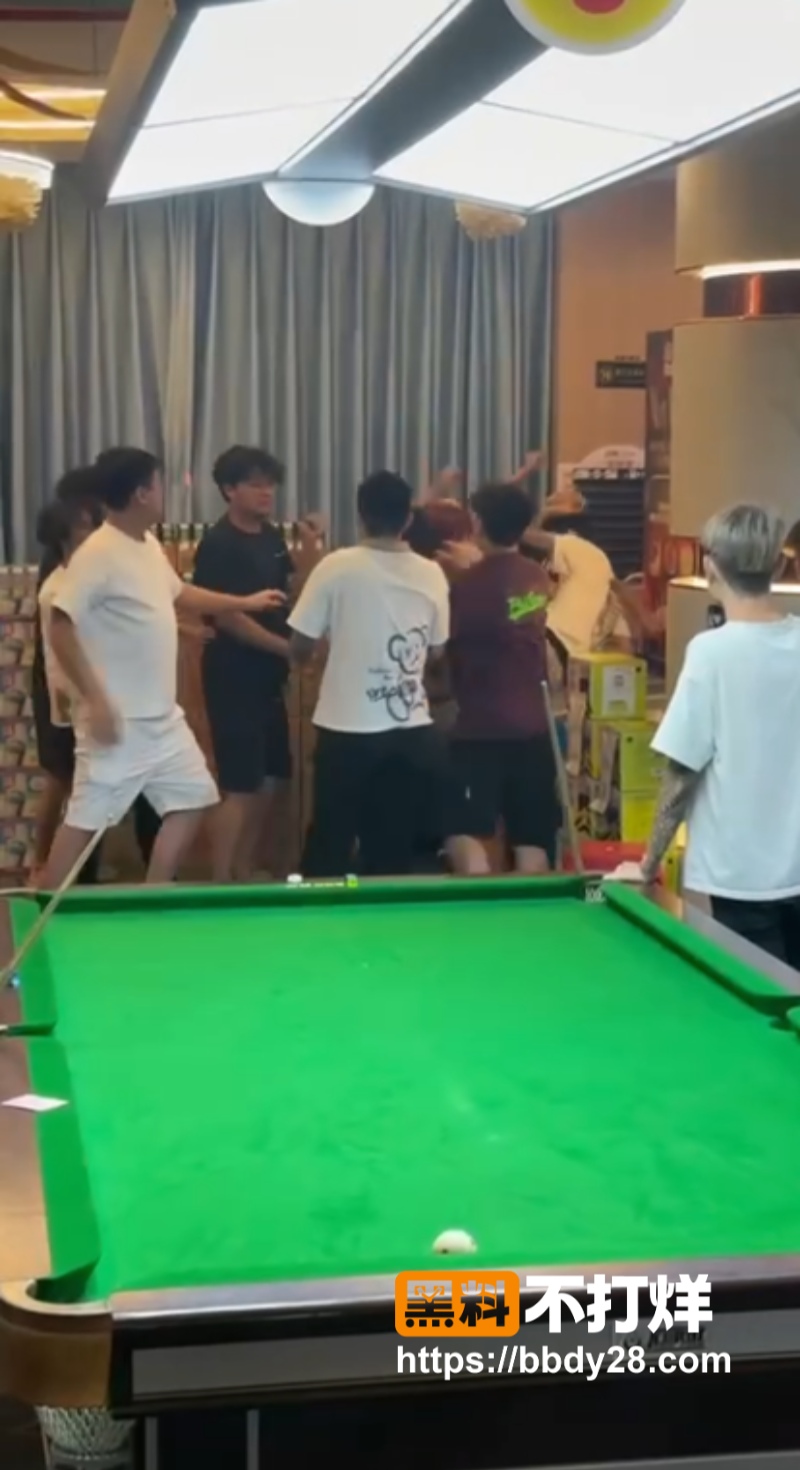 湖南永州道县台球厅打架现场4