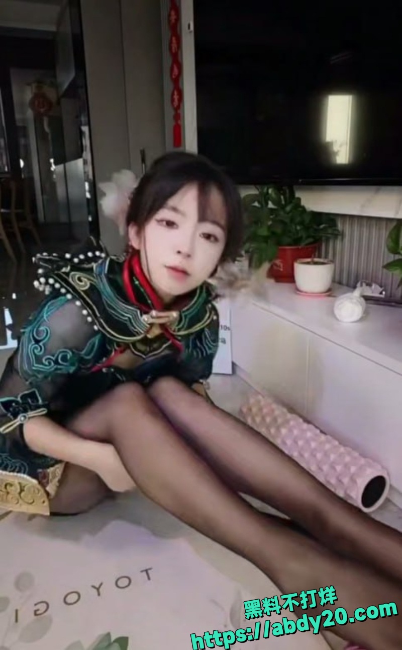 缘樱澪衣服掉落奶头曝光8