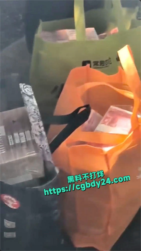宝马小伙提200万现金来砸车3
