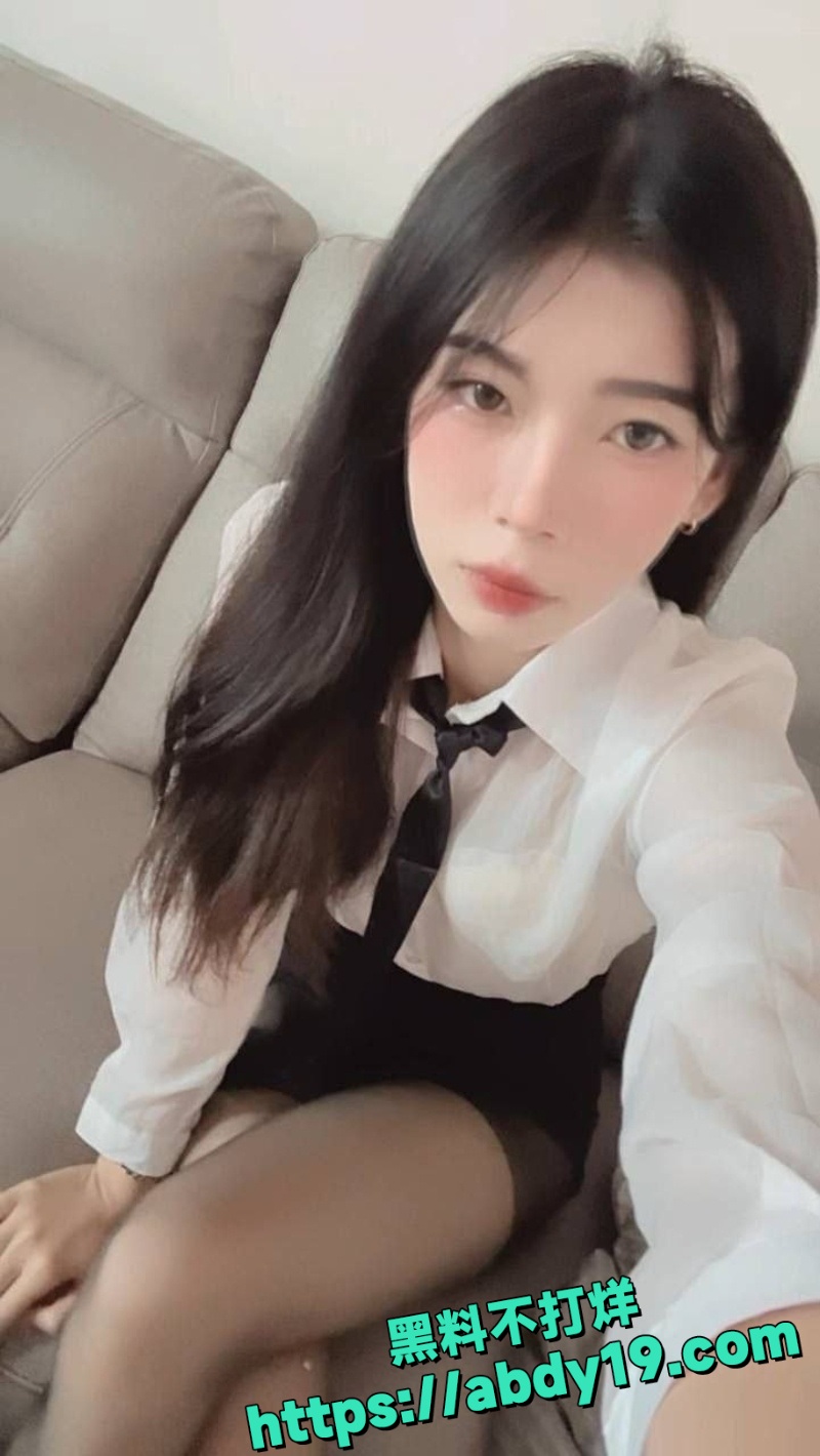钢牙精神小妹被操视频 4