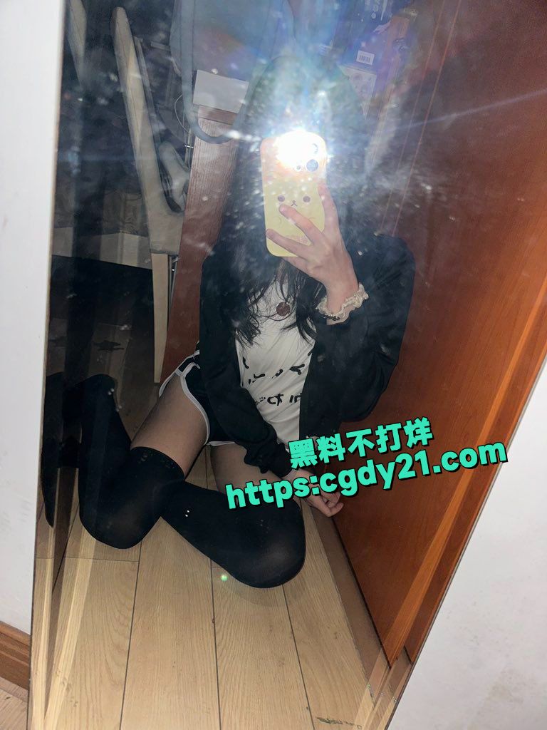 重庆19岁女高胡美瑶 长相可爱 身体却很骚10