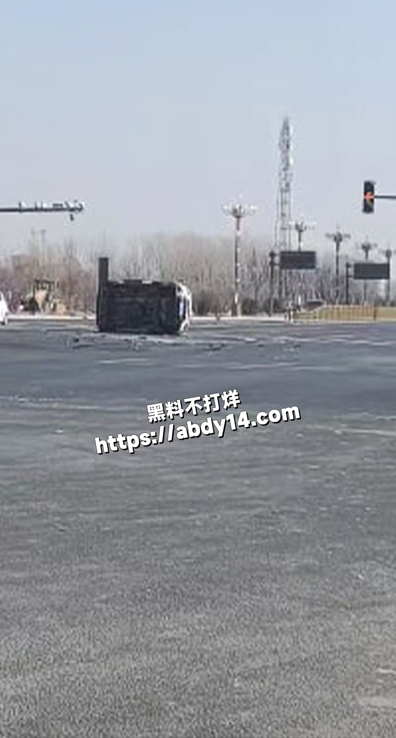 邯郸救护车闯红灯跟出租车相撞2