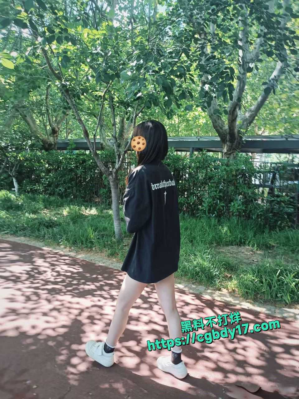 裸贷妹子蒋欣 微借款定制视频口叼内裤摆拍自慰抠出血14
