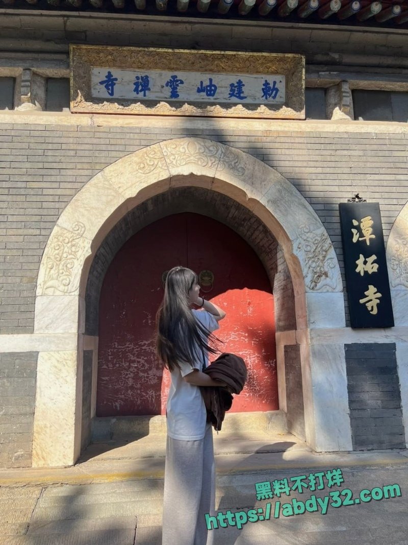 博远华兴高管婚内出轨18岁女孩8