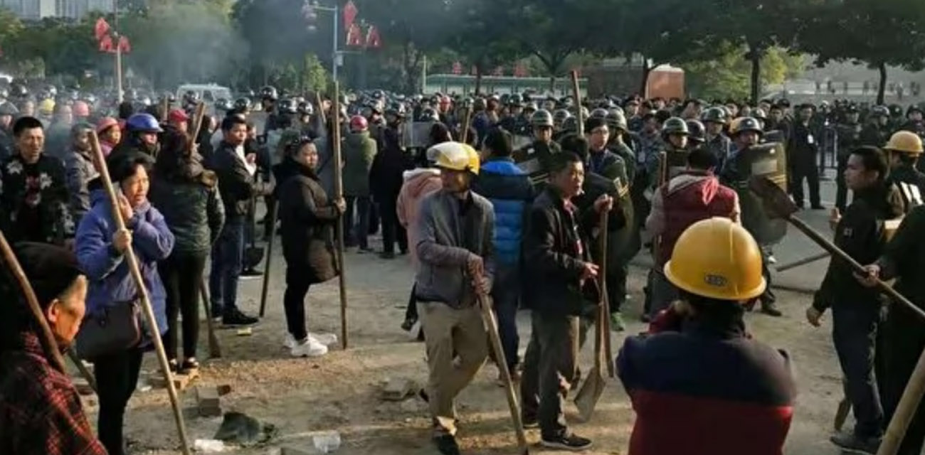 广东怀集桐光村村民血战强征队 集体土地私卖曝光 白天对峙到深夜冲突升级 村民誓死守护家园