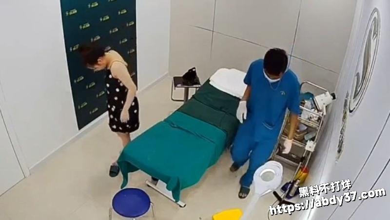 美容院监控偷拍4