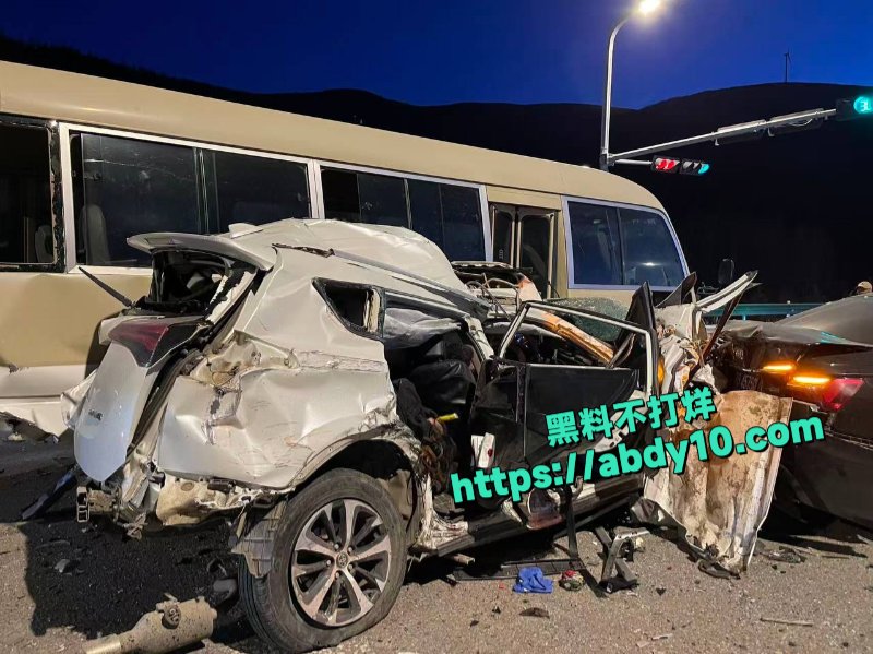 河北崇礼发生大型车祸现场2