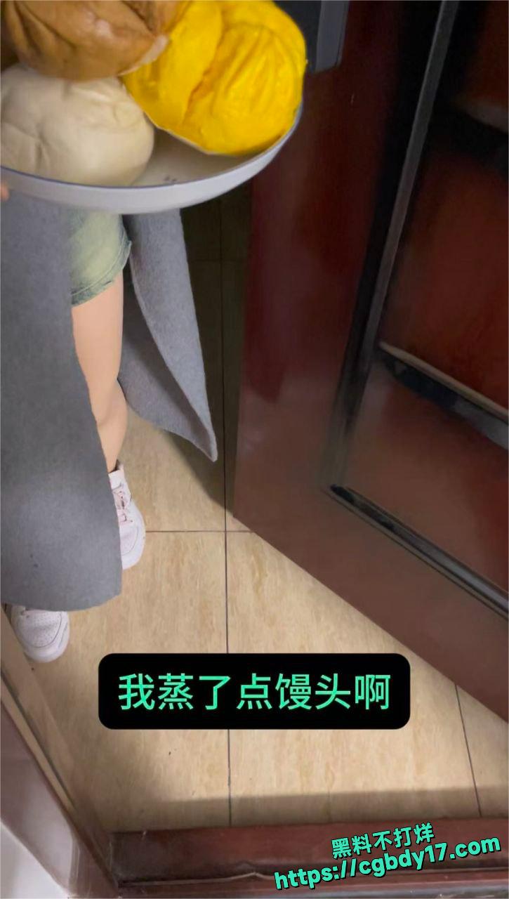新搬家漂亮邻居给我热情的送馒头1
