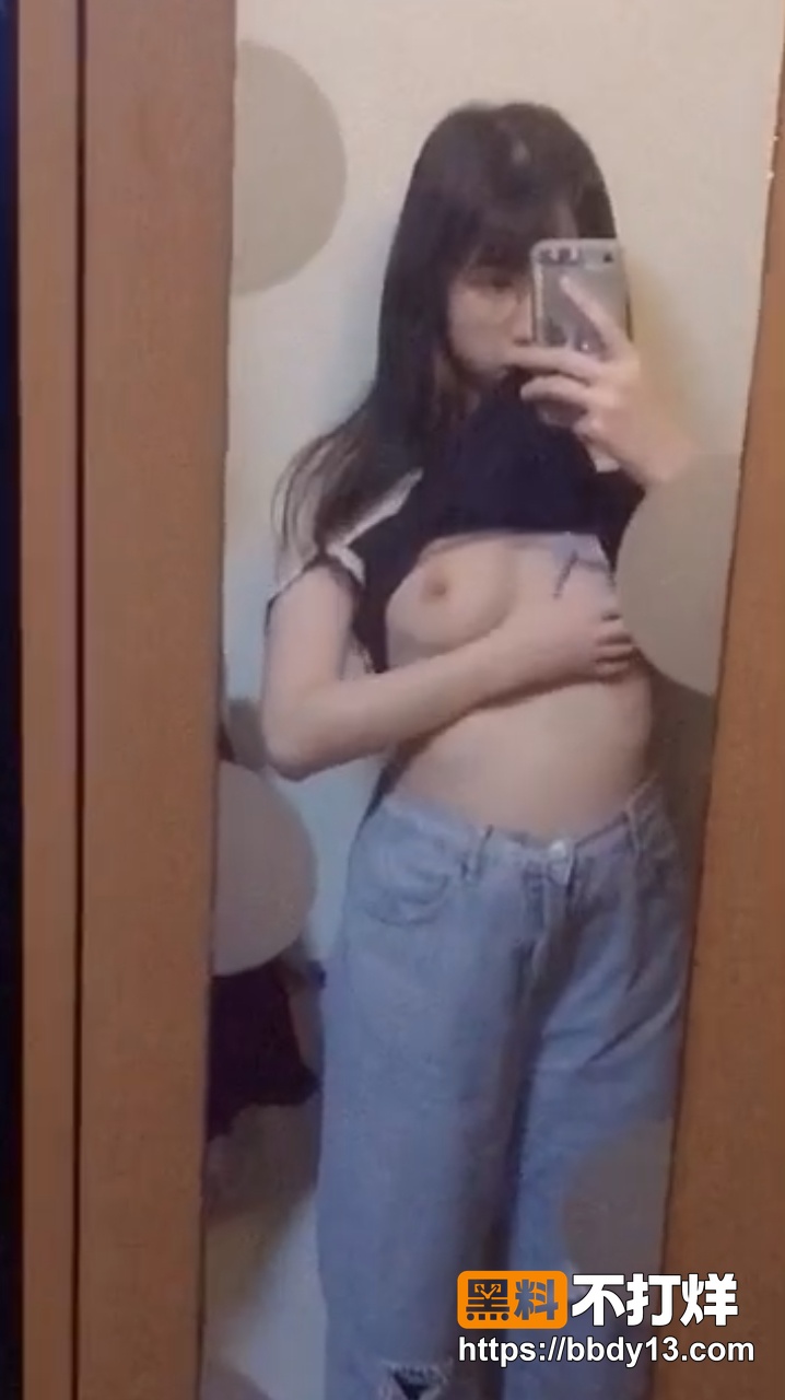 清纯眼镜妹与前男友自拍8