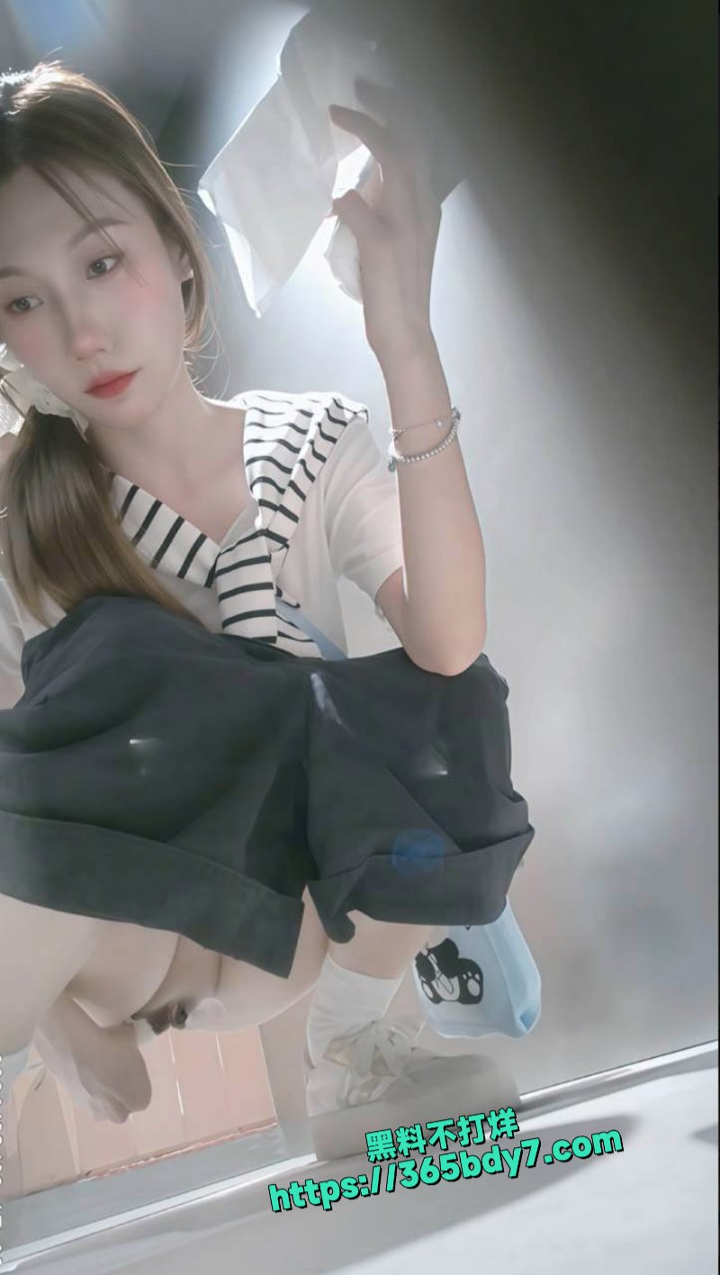 大神女厕偷拍各路女神小姐姐尿尿3