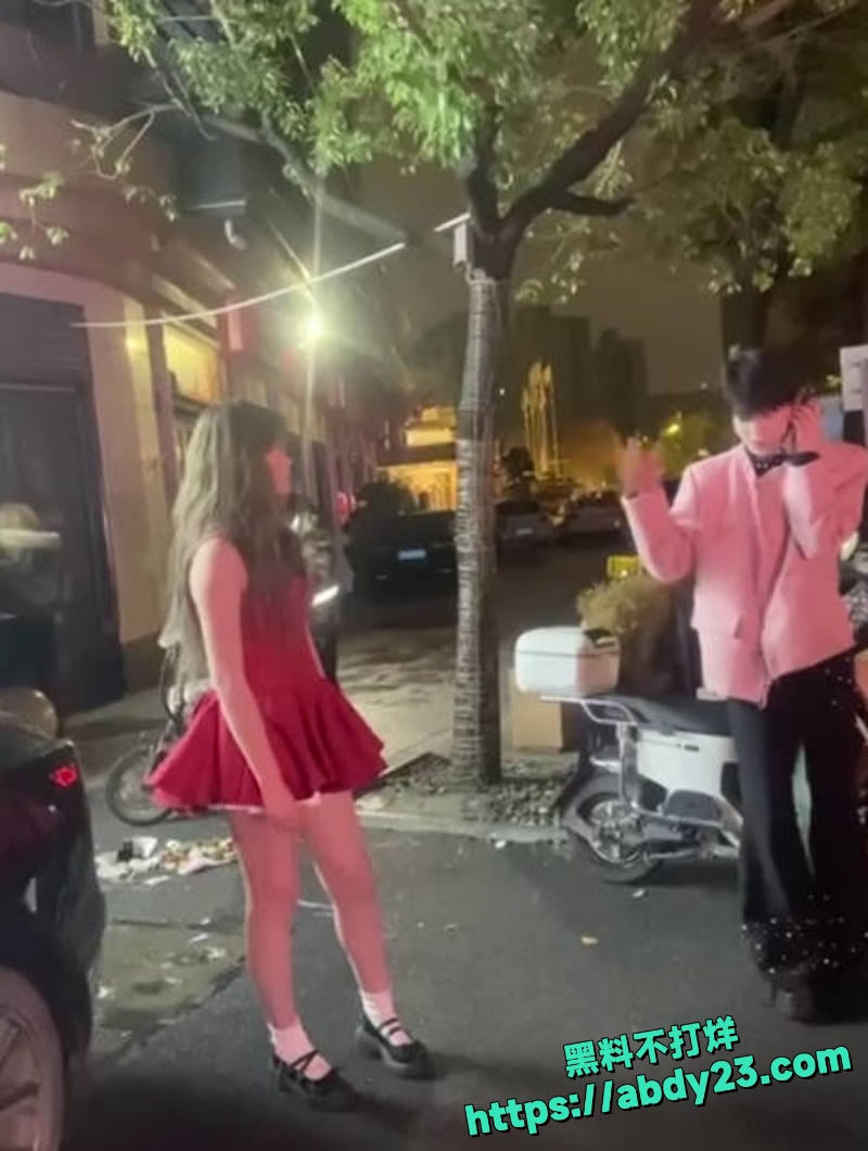 武汉红裙子女生怒怼男友6