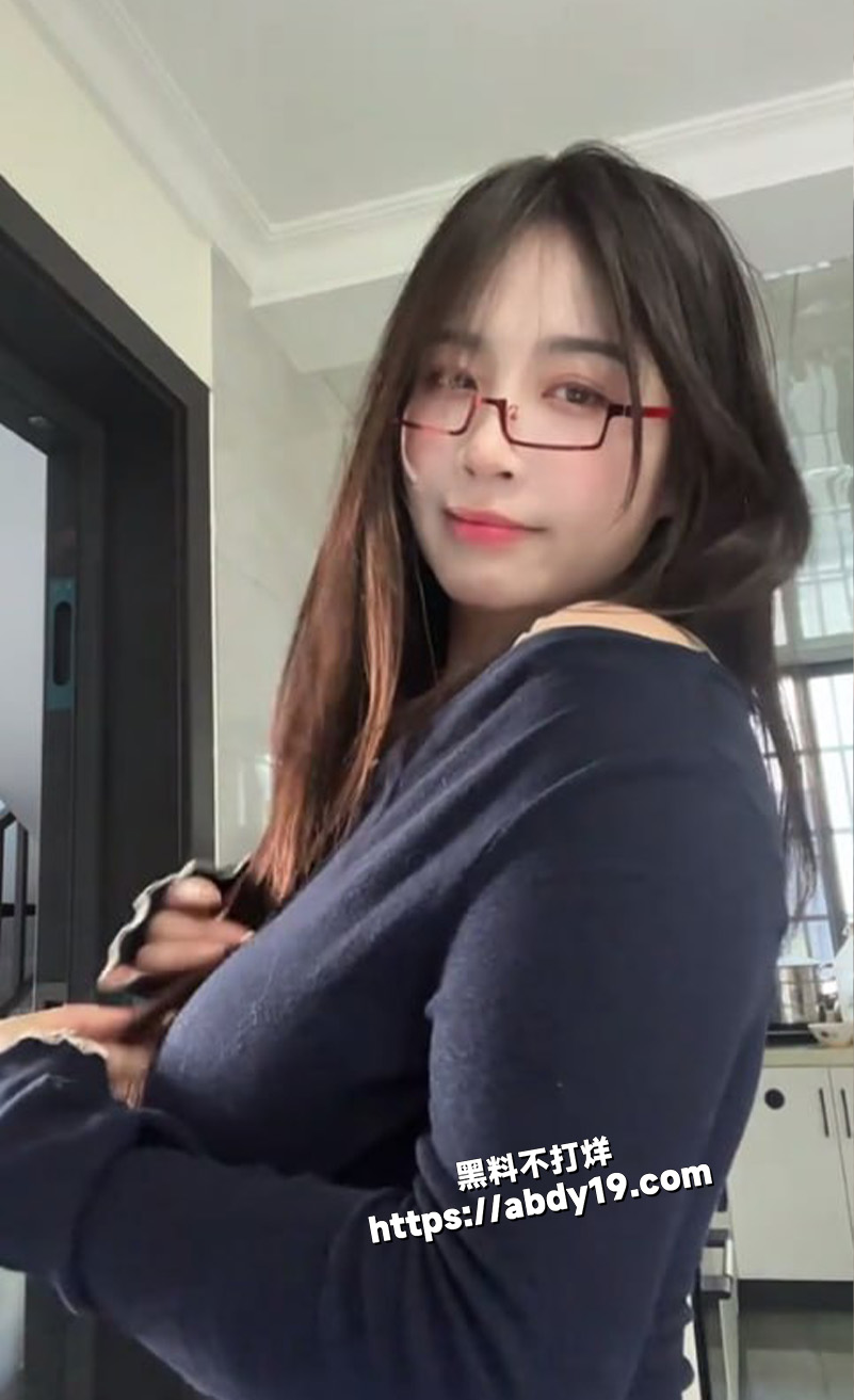 抖音大奶坦克妹4