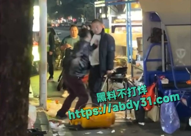 路边摊餐桌冲突超重拳1