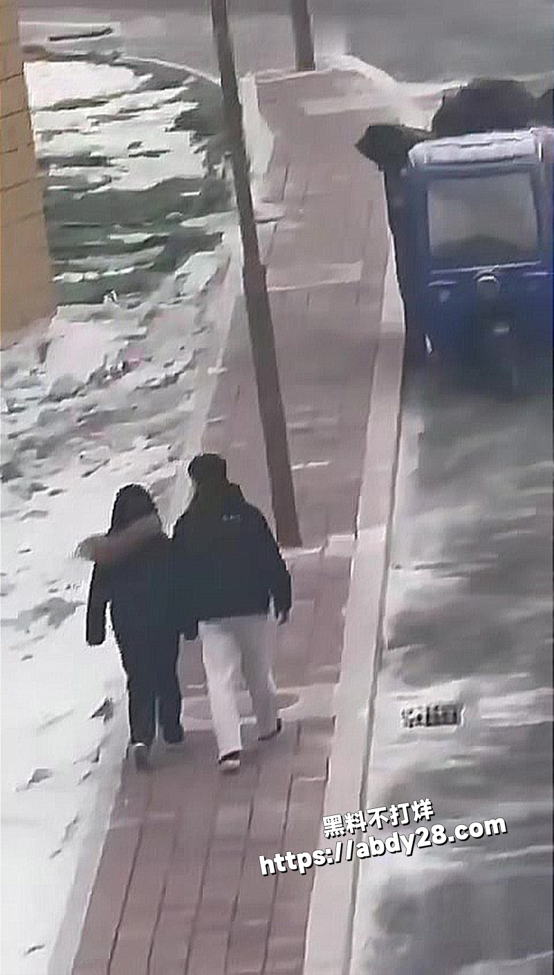 情侣吵架女生情绪失控3