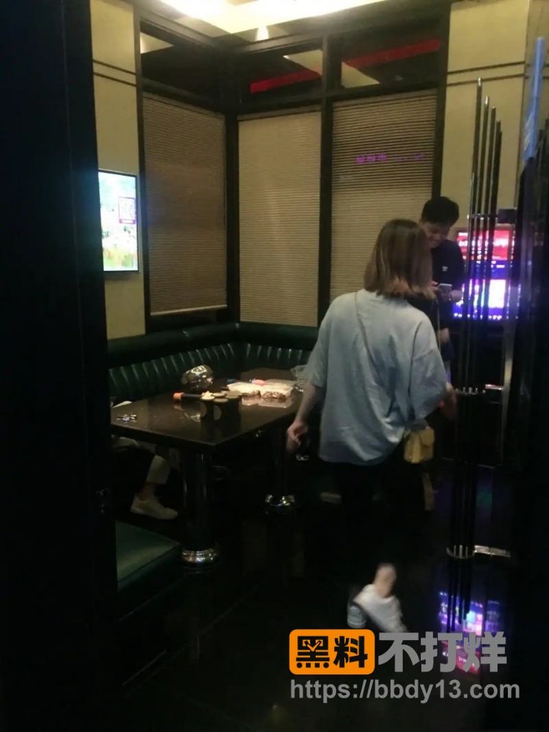 私人影院陪睡 1