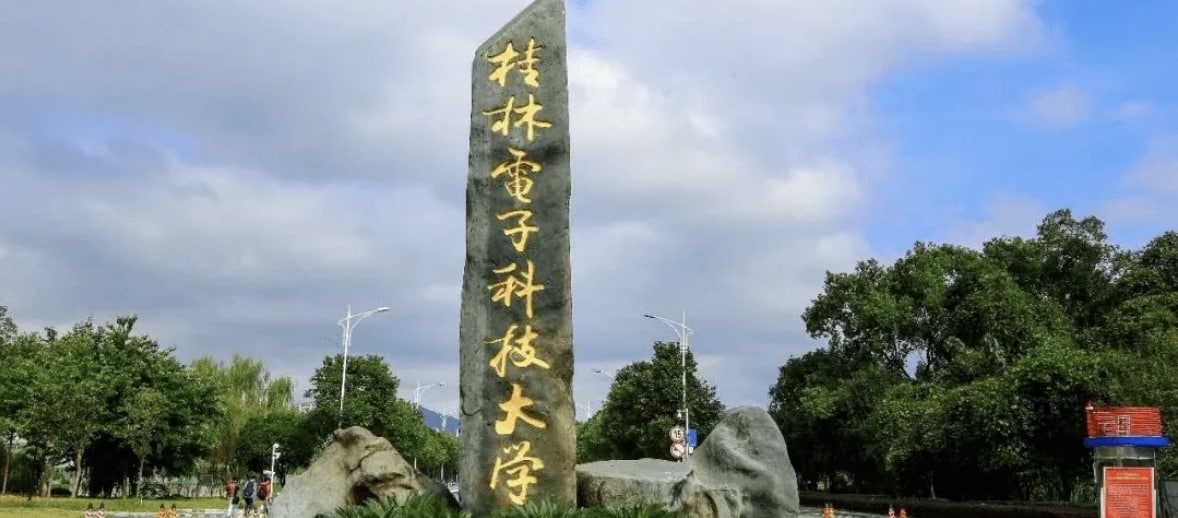 广西桂林电子科技大学电腚姐的瓜普信女冤枉男生偷拍