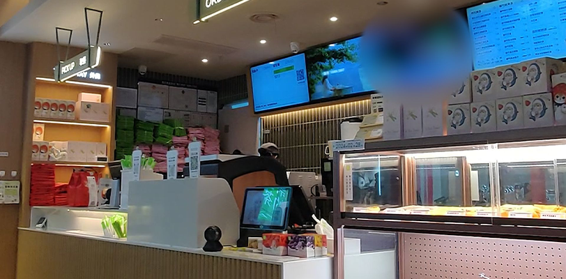 西安盛龙广场 奈雪的茶 店内放不雅淫秽视频！店员表示 目前已经报警 正在调查！