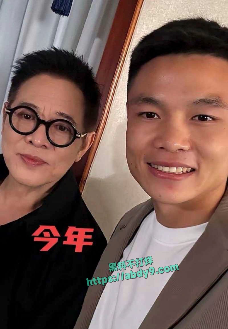娱乐圈明星集体逆生长遭网友质疑 4