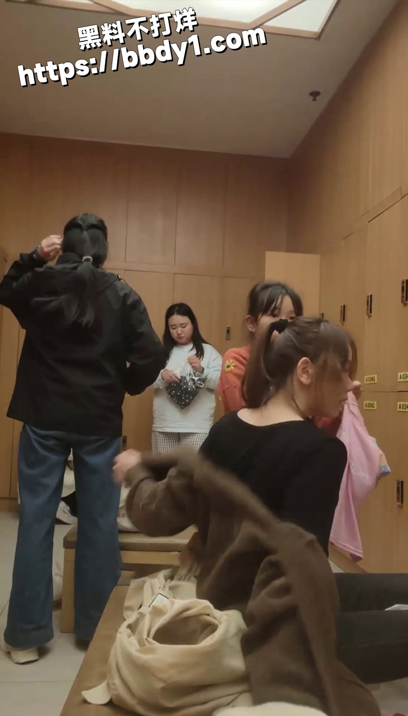 顶级反差巨乳少妇学生妹