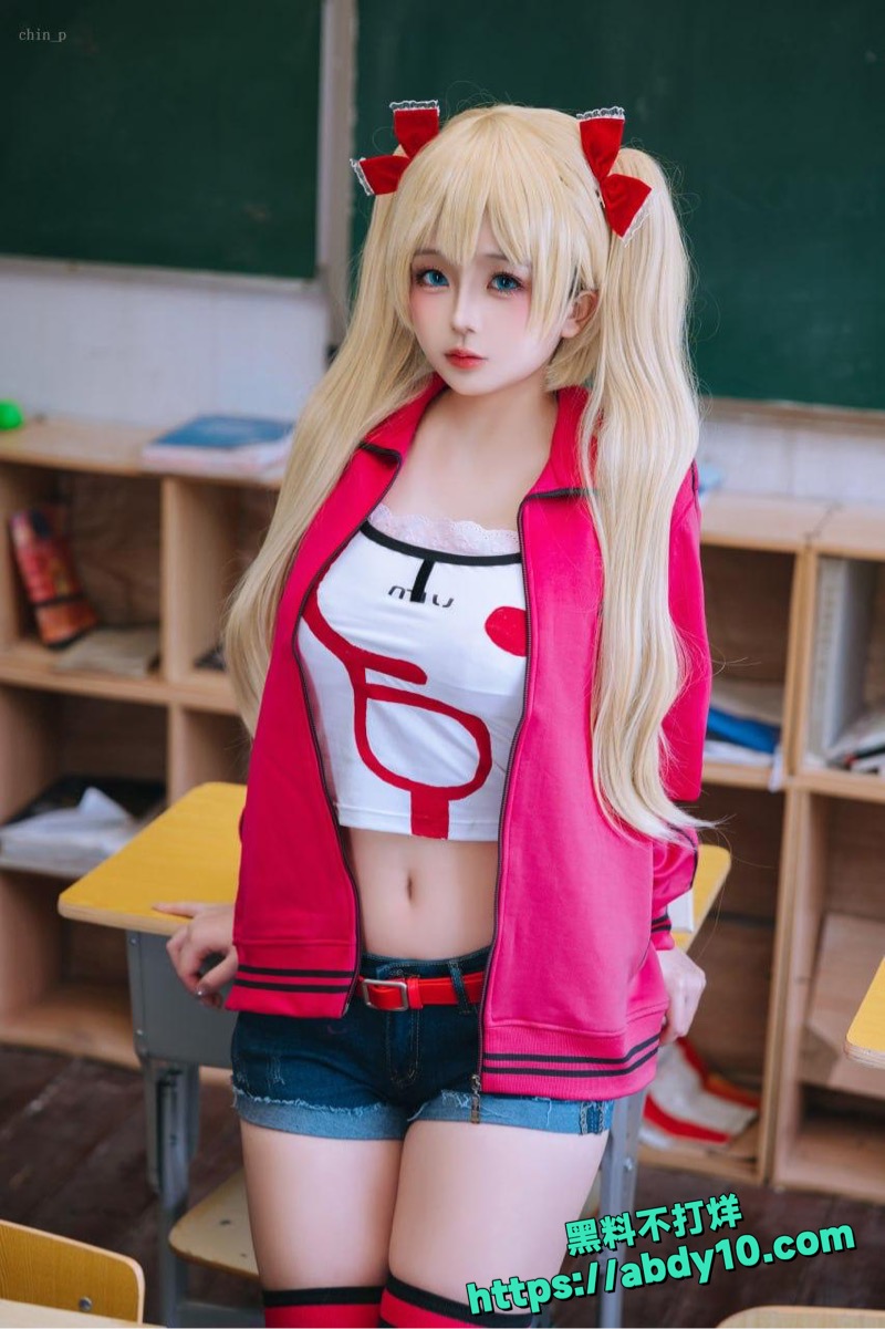 日奈娇半露巨乳视频2