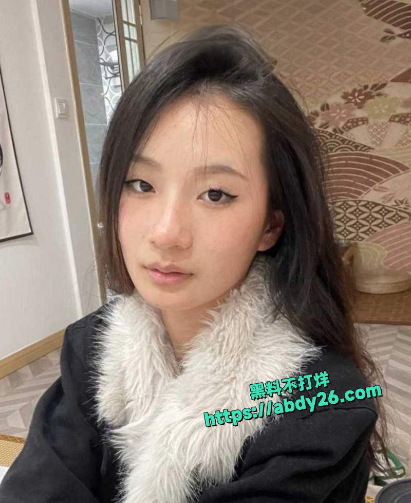 河北保定美女大学生李怡