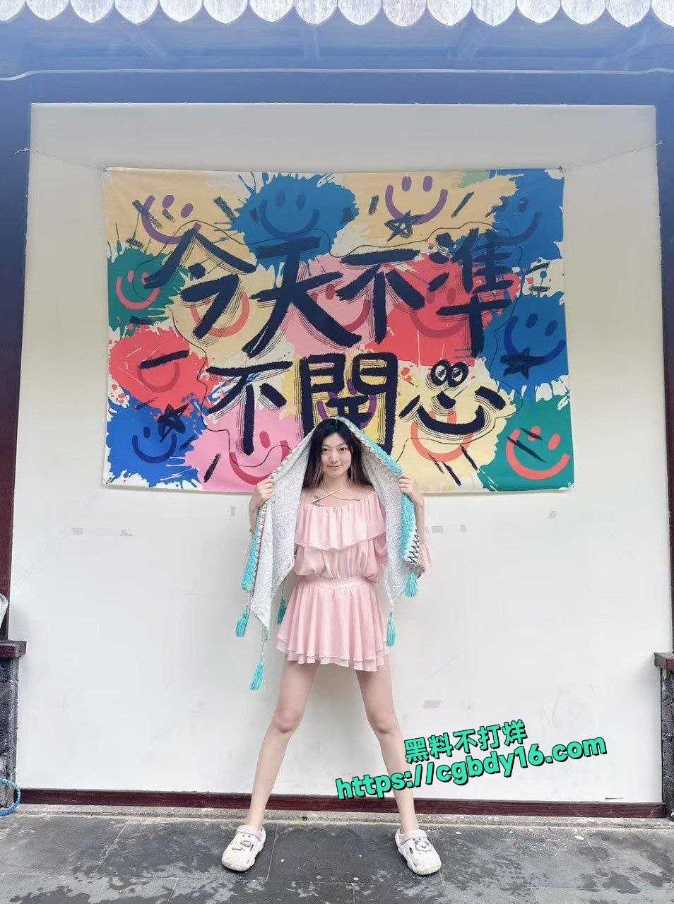 海口绿帽老公社死展示自己骚妻靳梦琪8