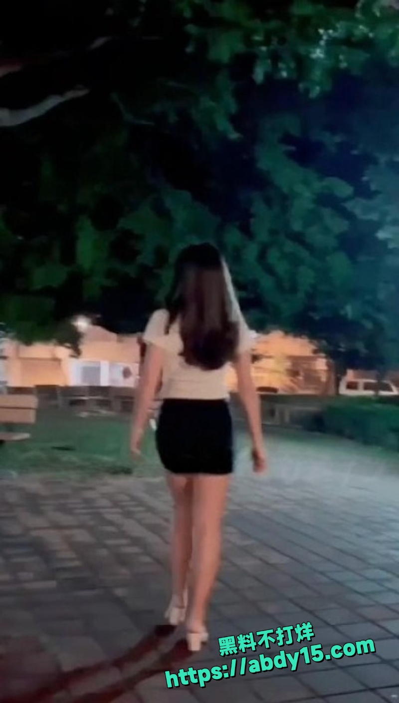 夜里福利姬户外露出1