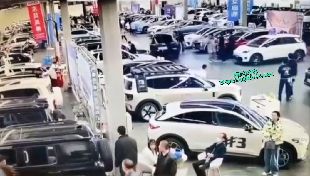沈阳车展连撞四车