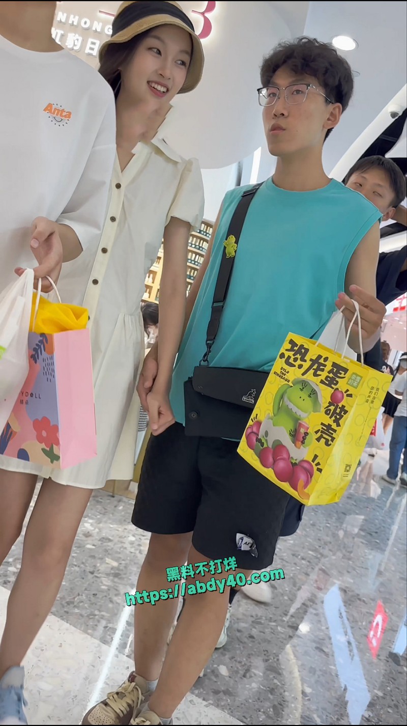 这丑男友晚上回家不 5