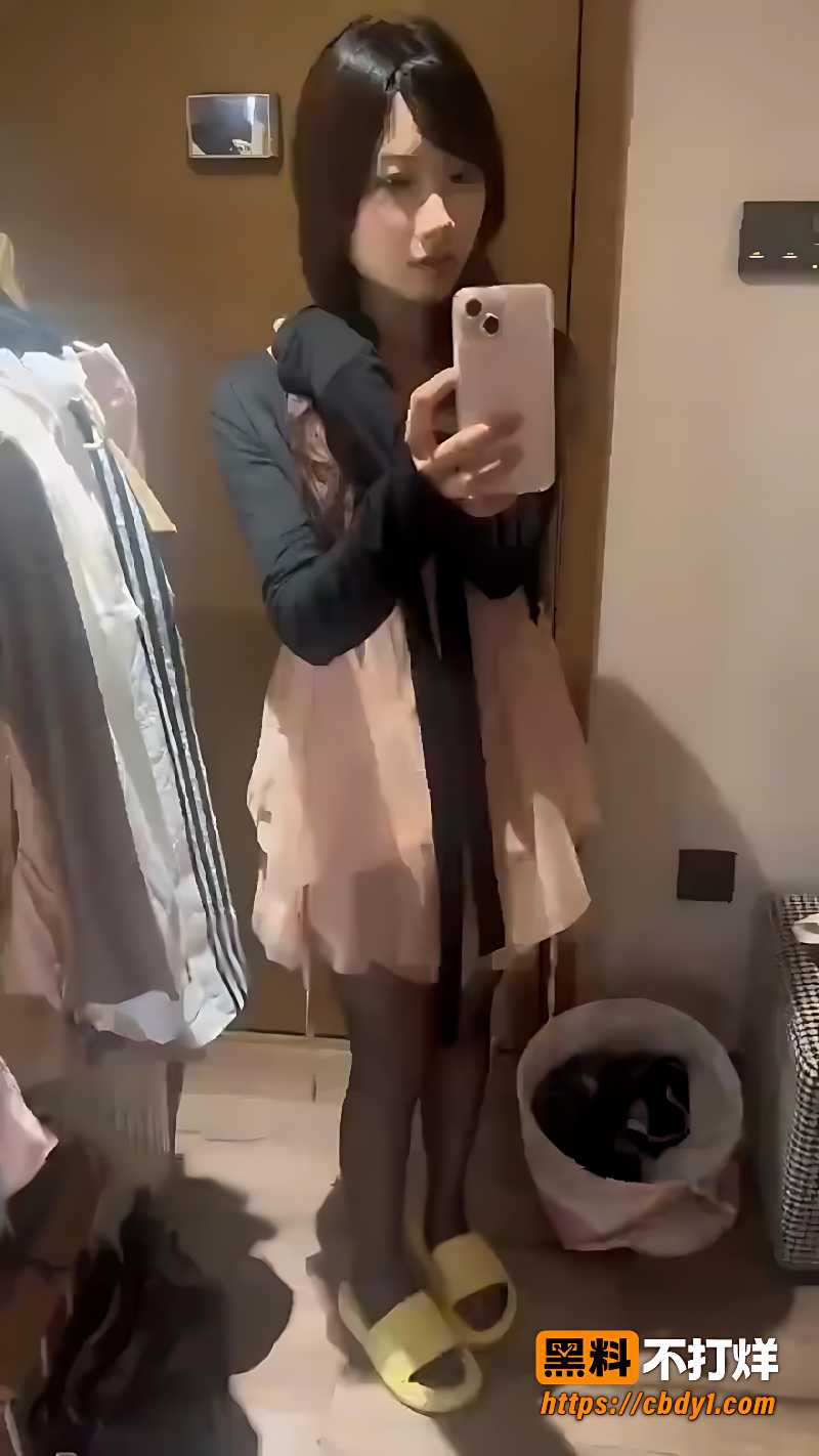 小KK镜前自拍俯身伺候肉棒6