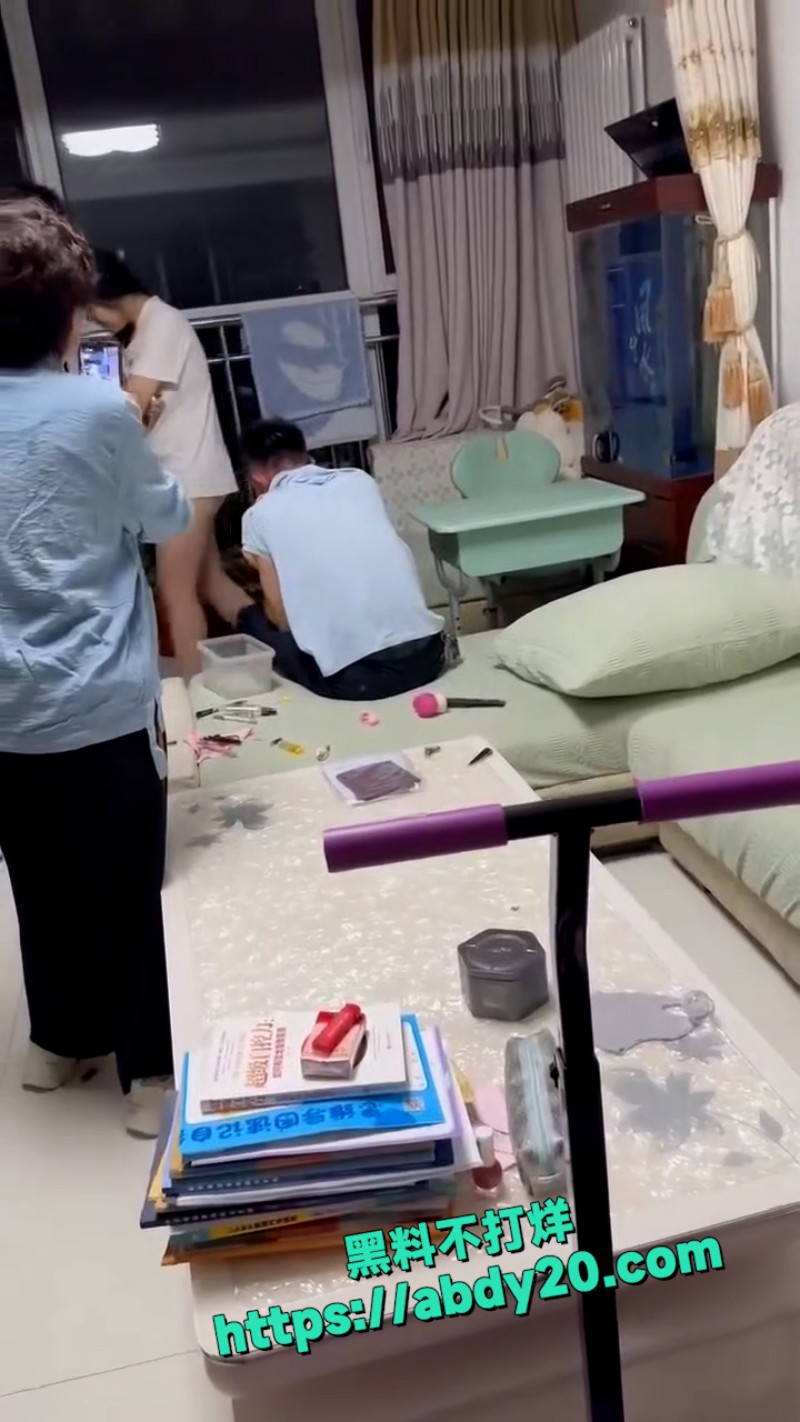 男老师白天上课教书育人 7
