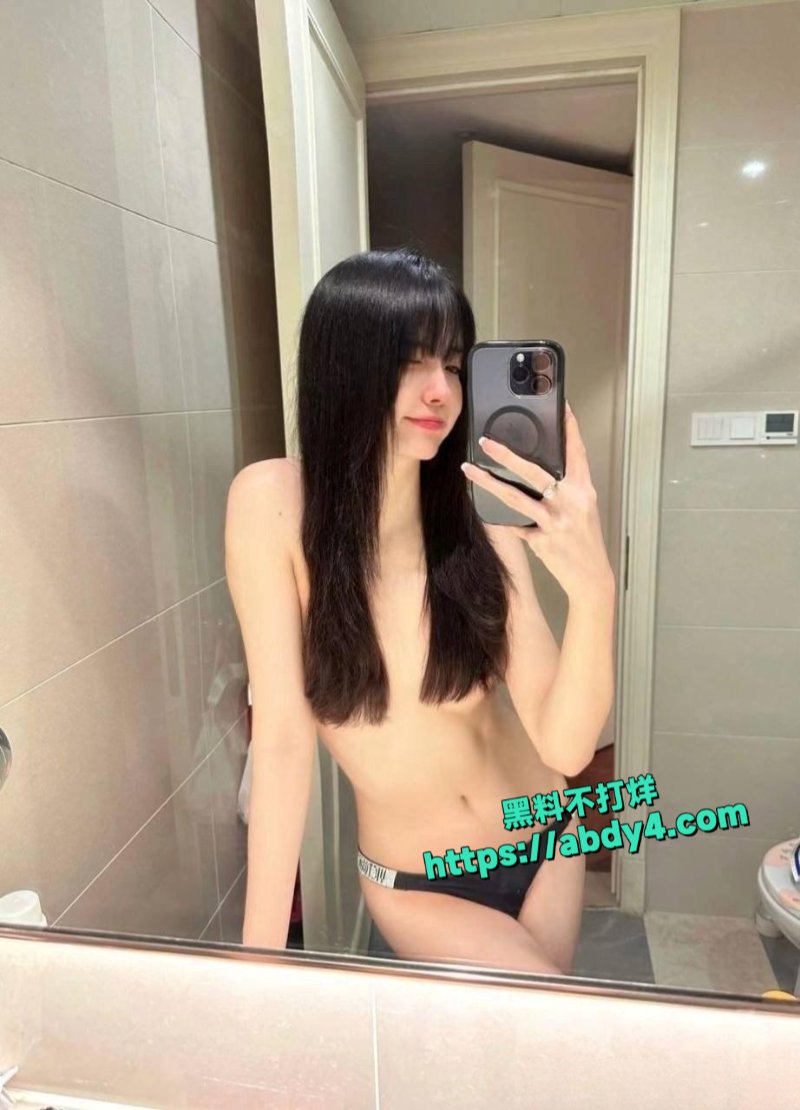 推特顶级约炮大神热衷于开发清纯女大学生多人轮操1