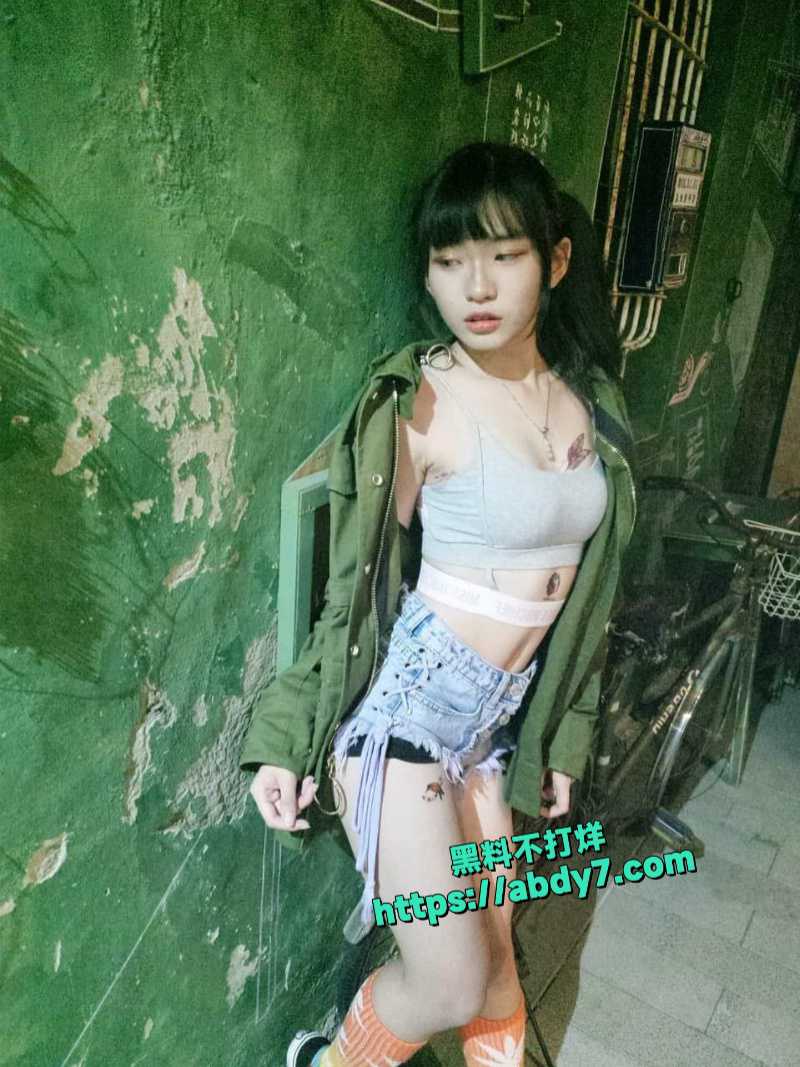 台湾辣妹嫩模MiuMyoung早期自慰私拍流出 1